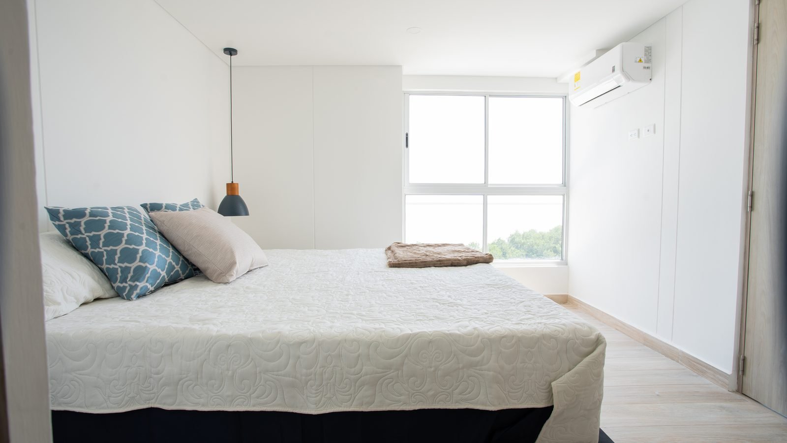 Master suite con cama king size — OCEANI05 Cielo Mar