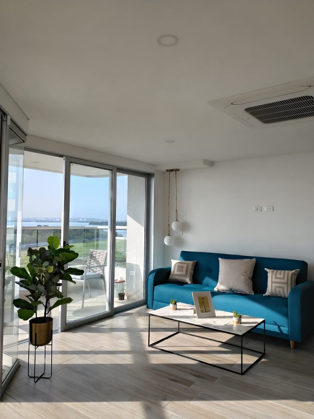 Sala comedor con sofá-cama — OCEANI05 Cartagena